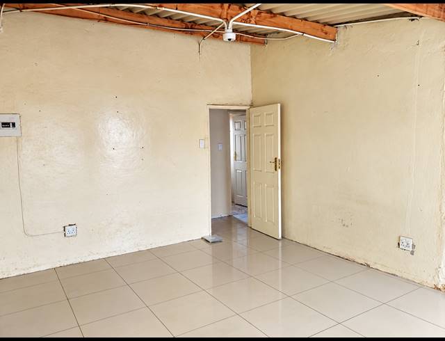 2 BEDROOM HOUSE FOR SALE IN SEBOKENG ZONE 12